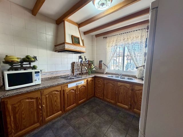 3 bedroom Townhouse for sale in Estepona with garage - € 550,000 (Ref: 9974041)