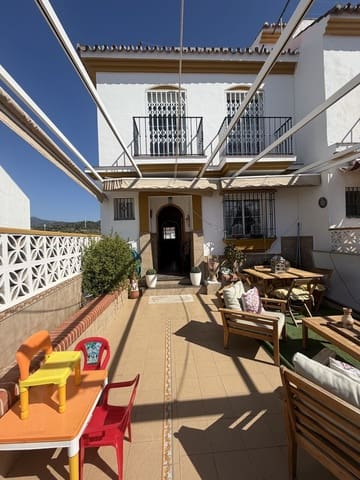 3 bedroom Townhouse for sale in Estepona with garage - € 550,000 (Ref: 9974041)