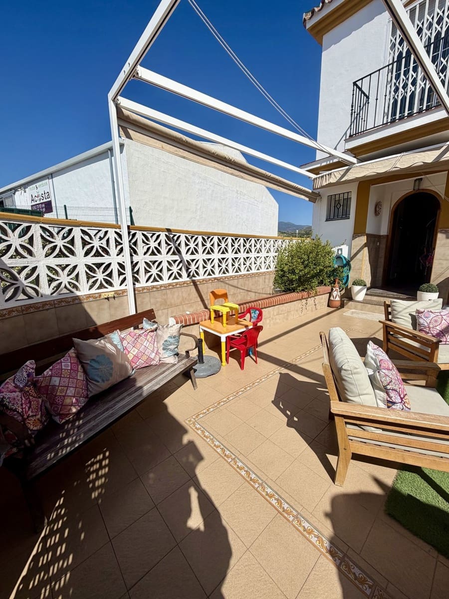 3 bedroom Townhouse for sale in Estepona with garage - € 550,000 (Ref: 9974041)