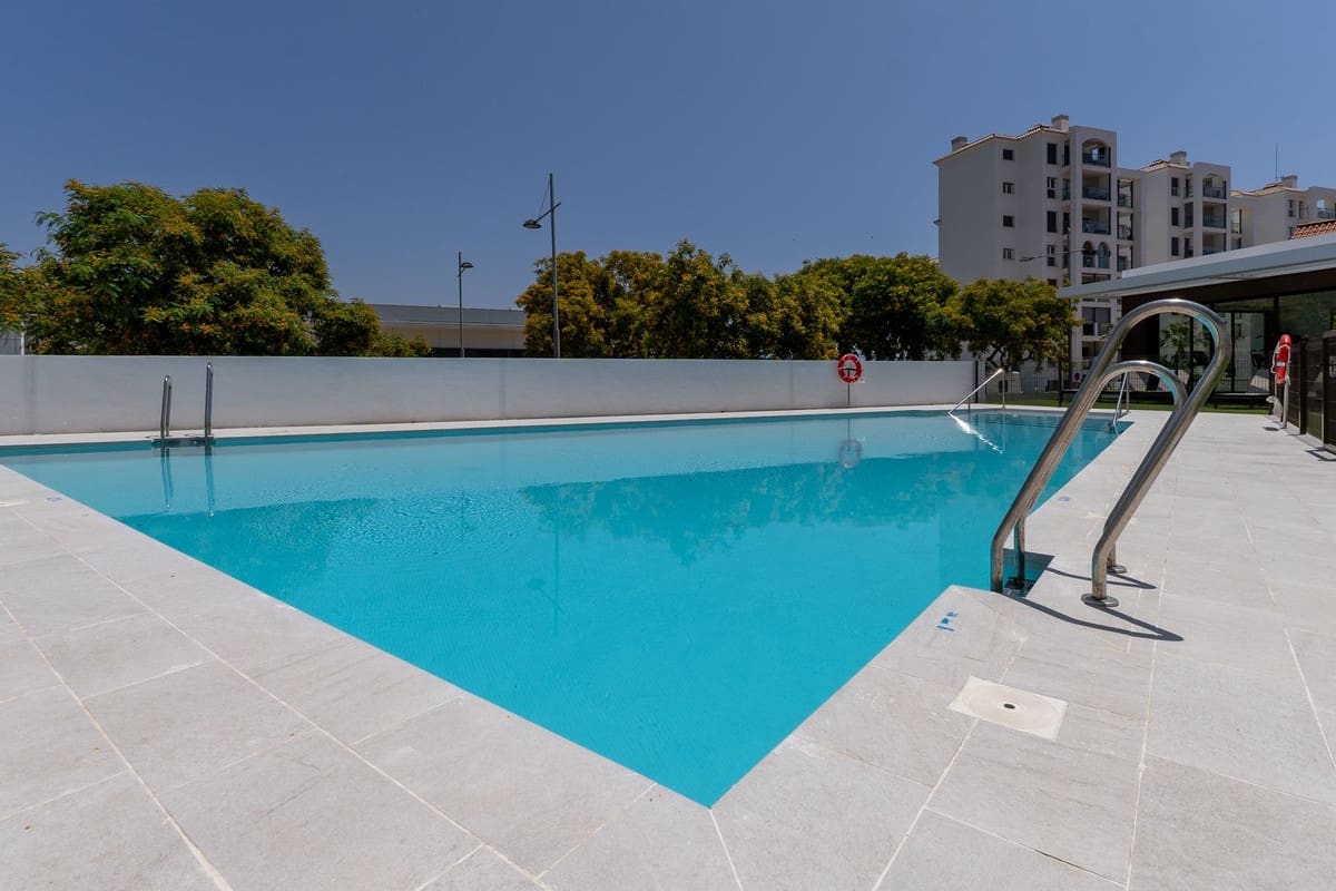 2 sovrum Lägenhet till salu i Estepona med pool garage - 549 000 € (Ref: 9974046)