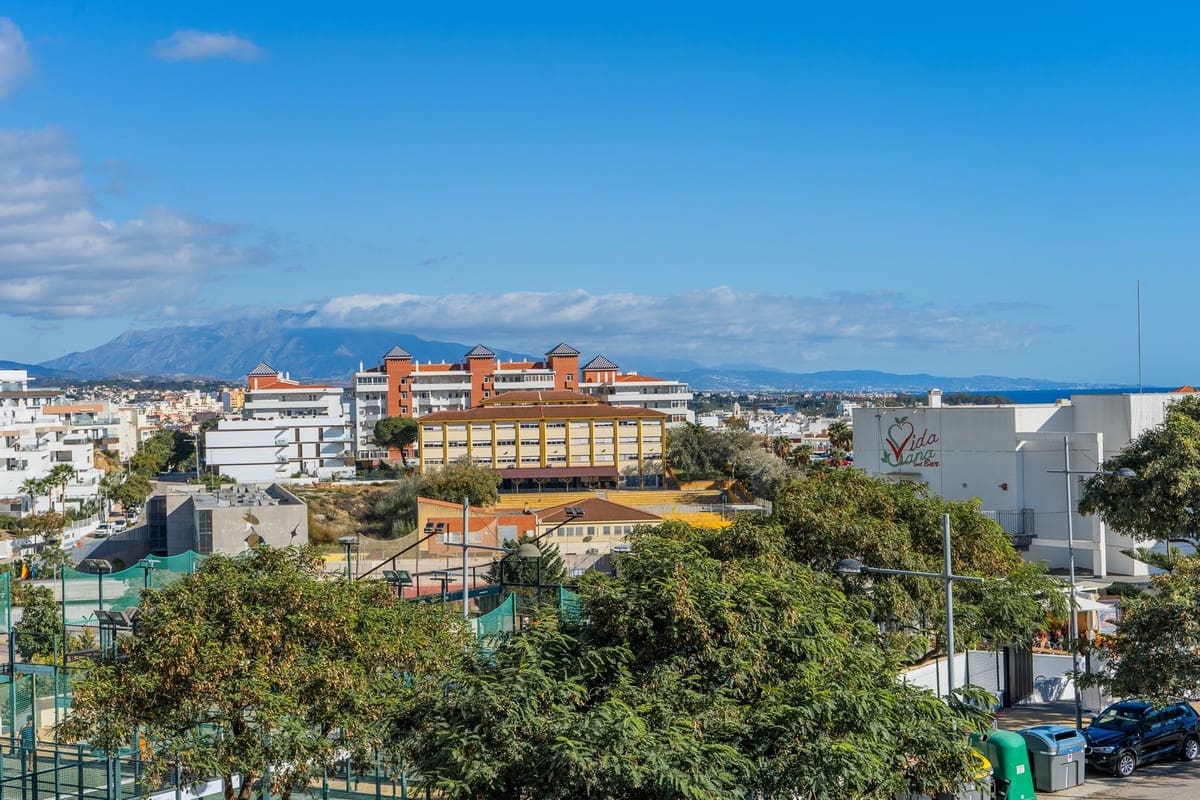2 sovrum Lägenhet till salu i Estepona med pool garage - 549 000 € (Ref: 9974046)
