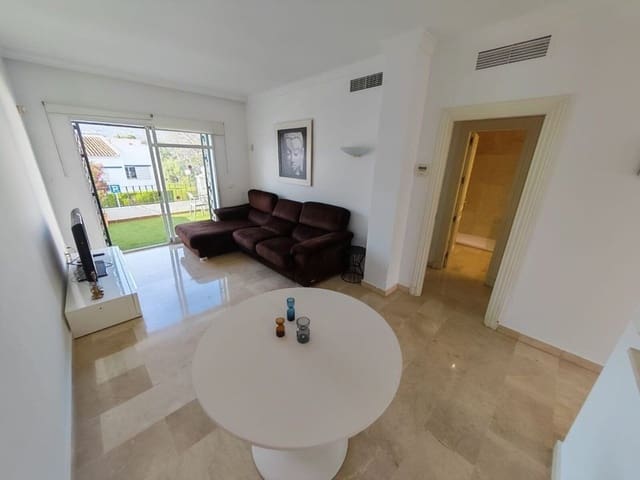 Apartamento de 2 habitaciones en Nueva Andalucia, Marbella en venta con piscina - 500.000 € (Ref: 9974049)
