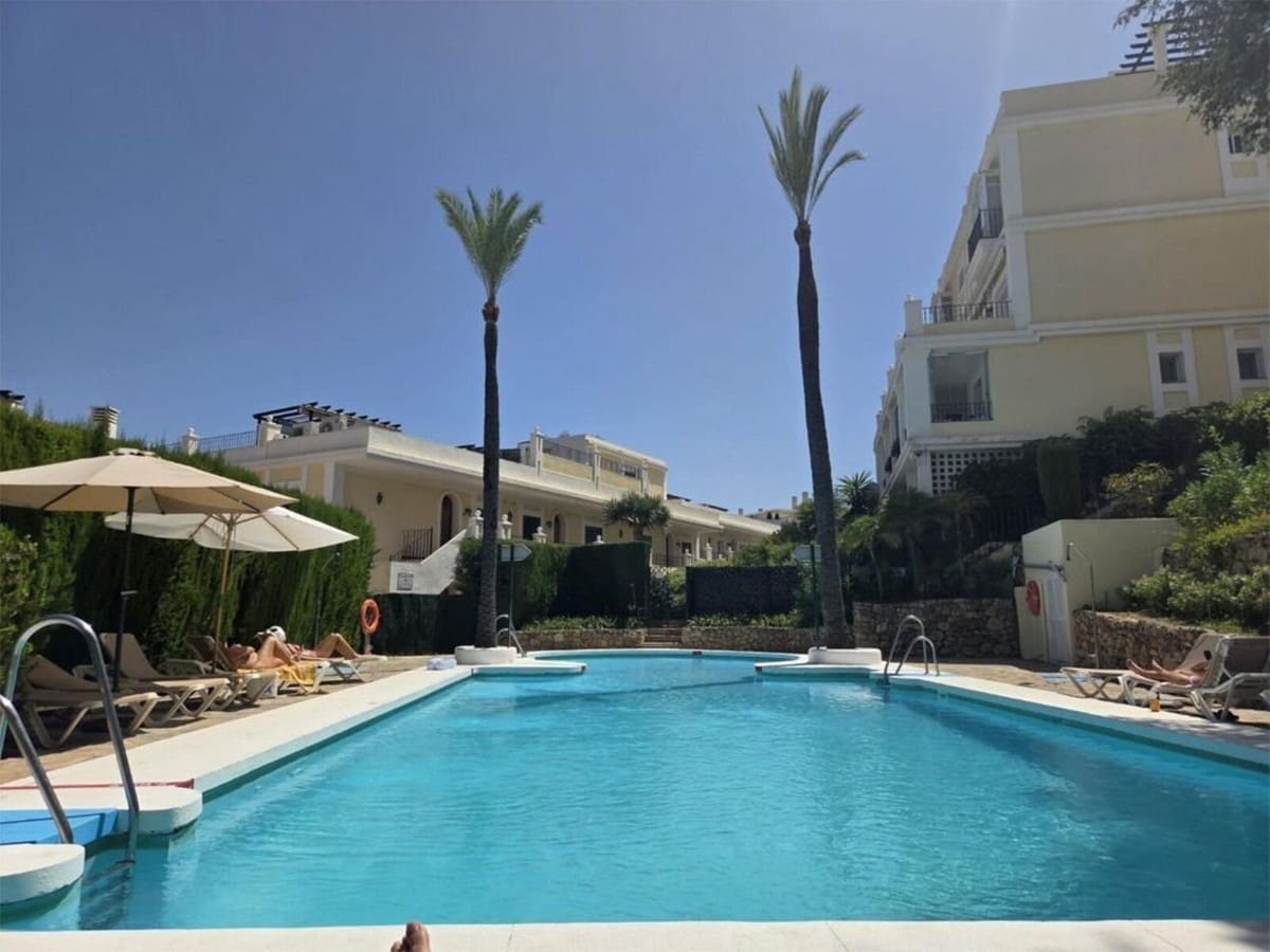 Apartamento de 2 habitaciones en Nueva Andalucia en venta con piscina - 500.000 € (Ref: 9974049)