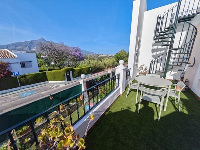 Apartamento de 2 habitaciones en Nueva Andalucia, Marbella en venta con piscina - 500.000 € (Ref: 9974049)