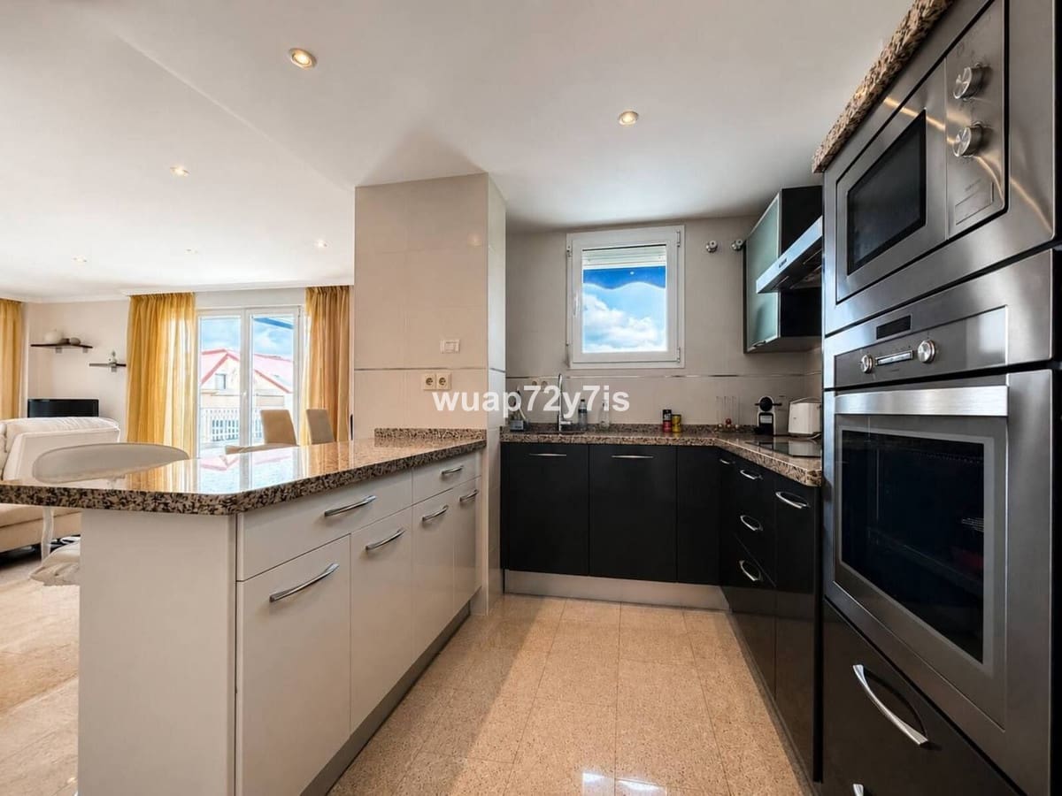 2 slaapkamer Appartement te koop in Fuengirola - € 499.500 (Ref: 9974050)