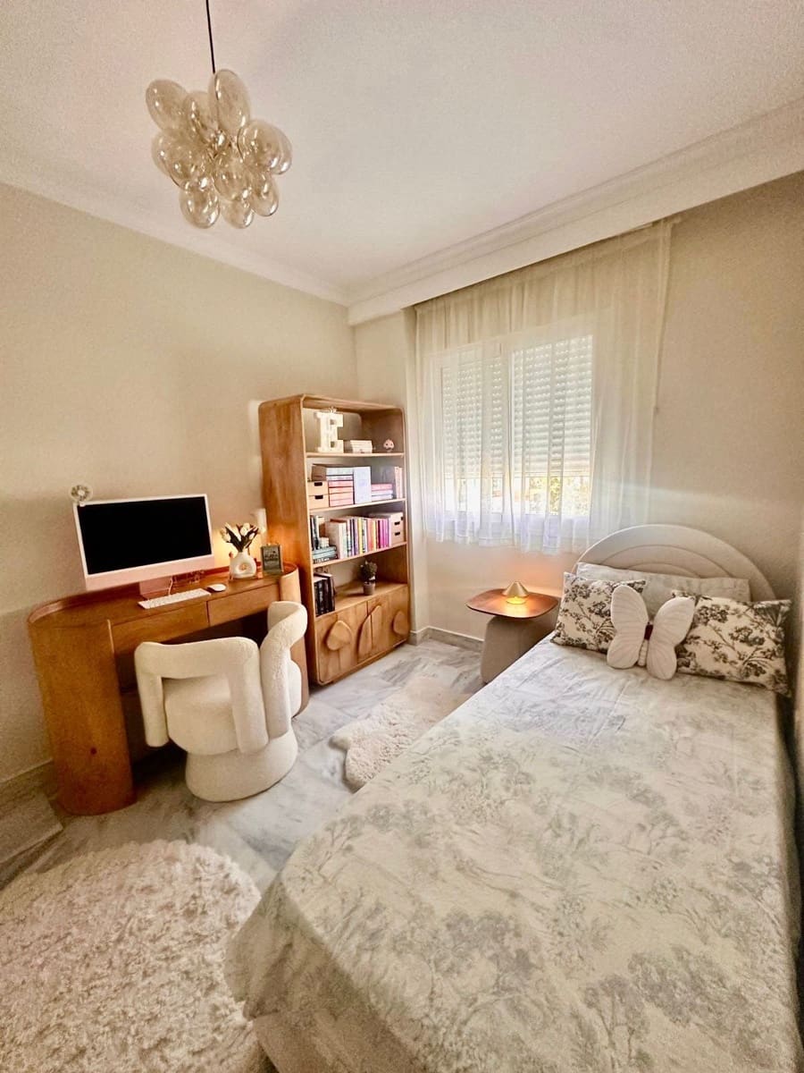 2 soverom Leilighet til salgs i Nueva Andalucia med svømmebasseng - € 520 000 (Ref: 9974052)