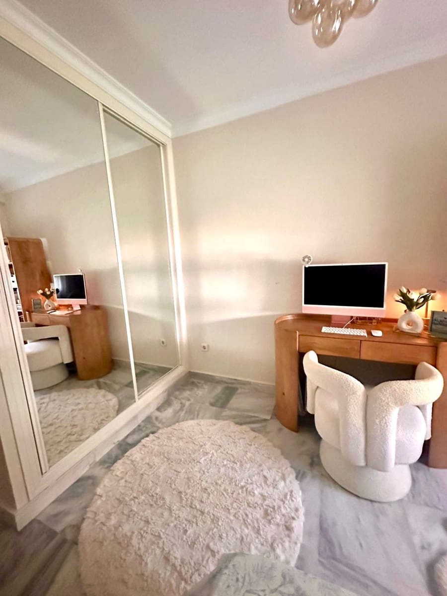 2 soverom Leilighet til salgs i Nueva Andalucia med svømmebasseng - € 520 000 (Ref: 9974052)