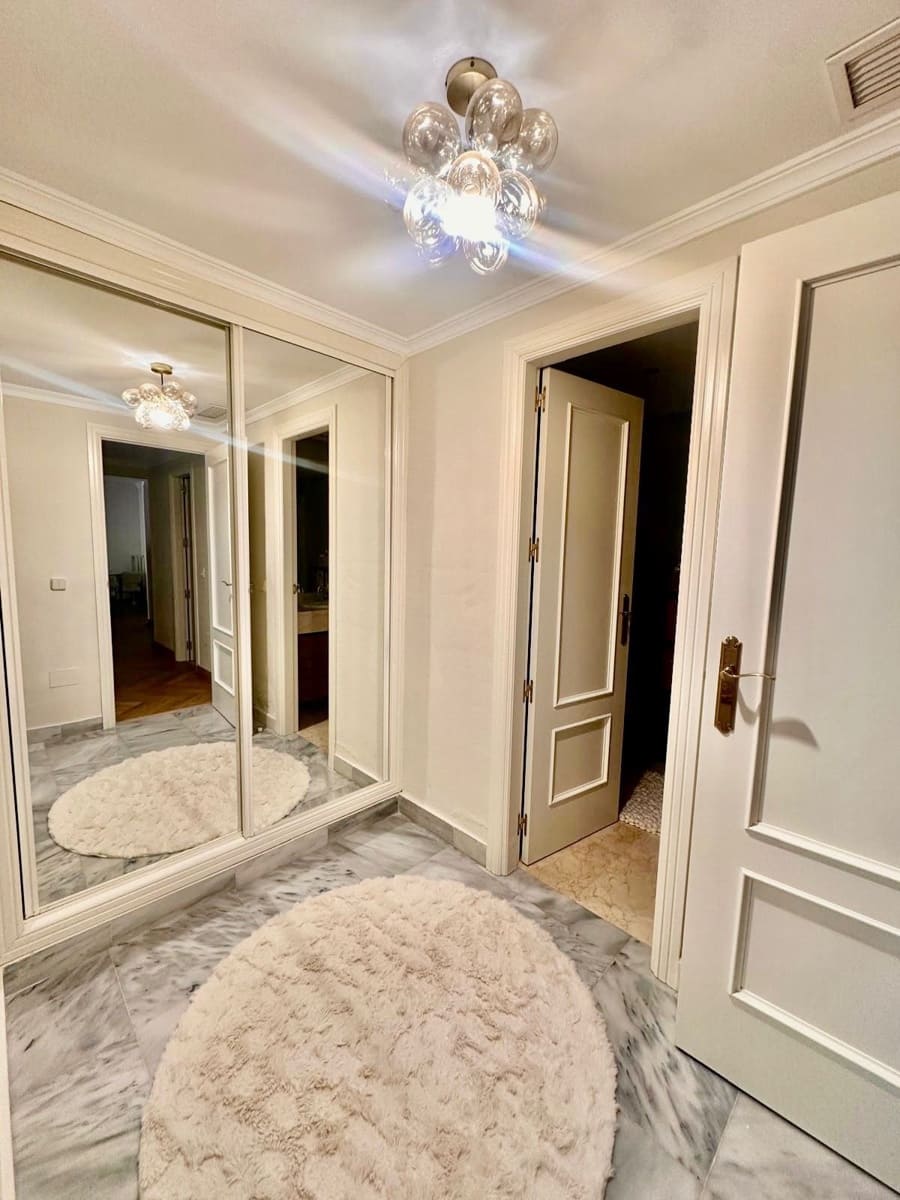 2 soverom Leilighet til salgs i Nueva Andalucia med svømmebasseng - € 520 000 (Ref: 9974052)
