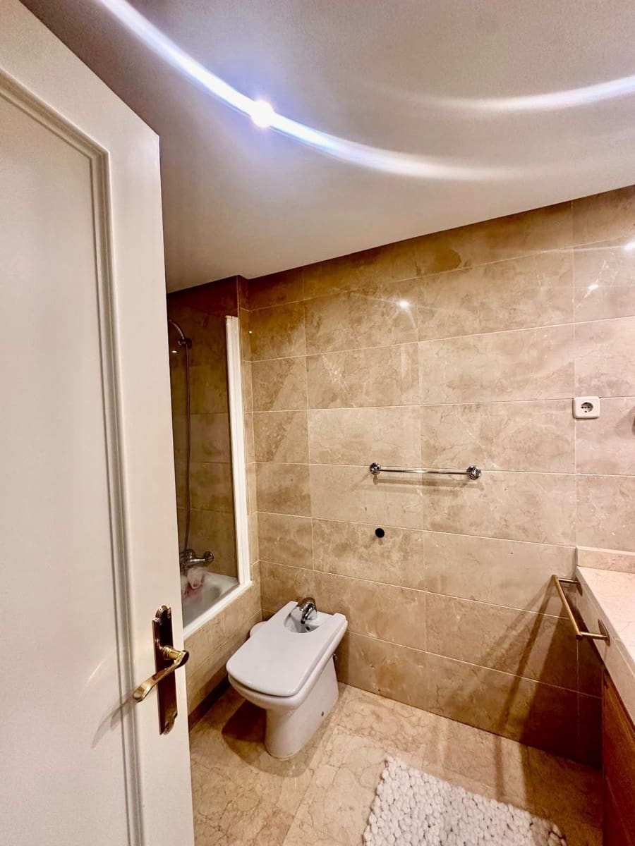 2 soverom Leilighet til salgs i Nueva Andalucia med svømmebasseng - € 520 000 (Ref: 9974052)