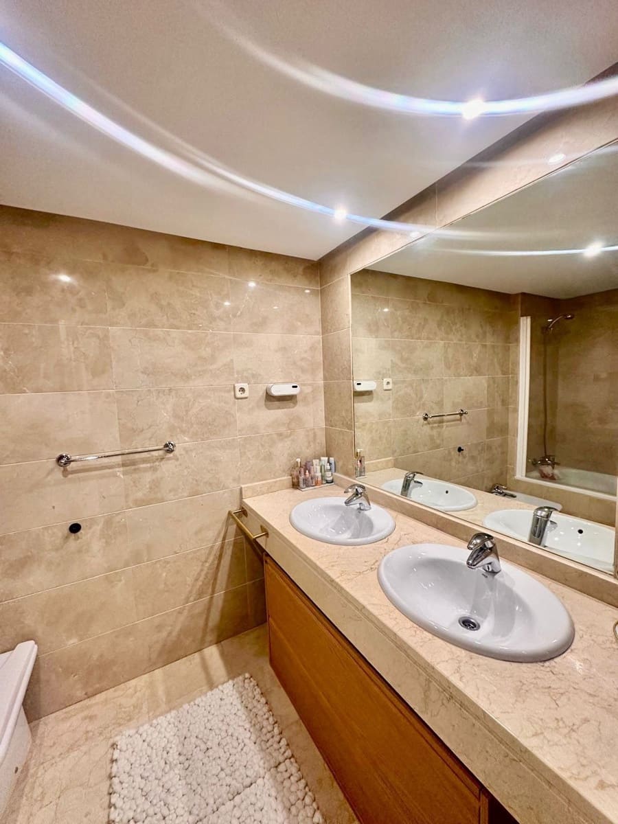 2 soverom Leilighet til salgs i Nueva Andalucia med svømmebasseng - € 520 000 (Ref: 9974052)