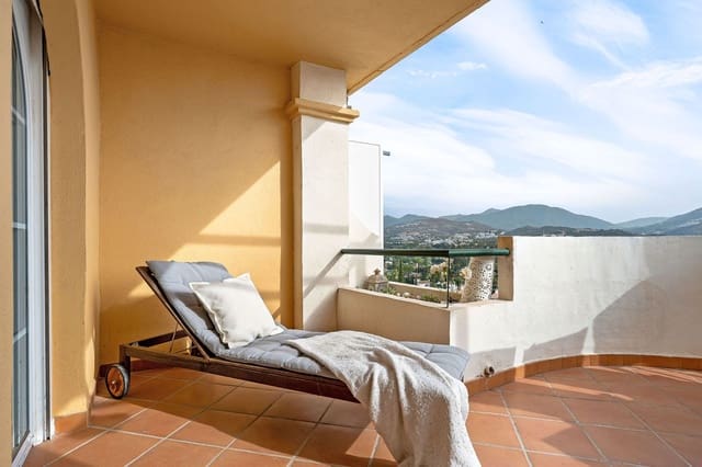 2 soverom Leilighet til salgs i Nueva Andalucia, Marbella med svømmebasseng garasje - € 549 000 (Ref: 9974053)