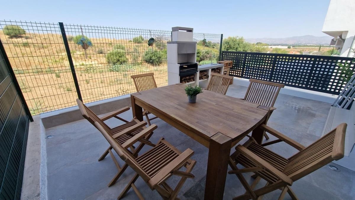 3 bedroom Townhouse for sale in Alhaurin de la Torre with pool garage - € 547,000 (Ref: 9974054)