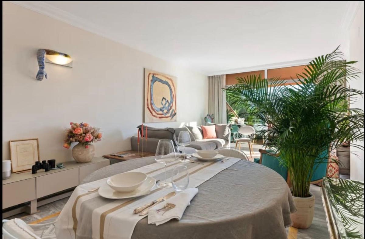 2 soverom Leilighet til salgs i Nueva Andalucia med svømmebasseng garasje - € 570 000 (Ref: 9974057)