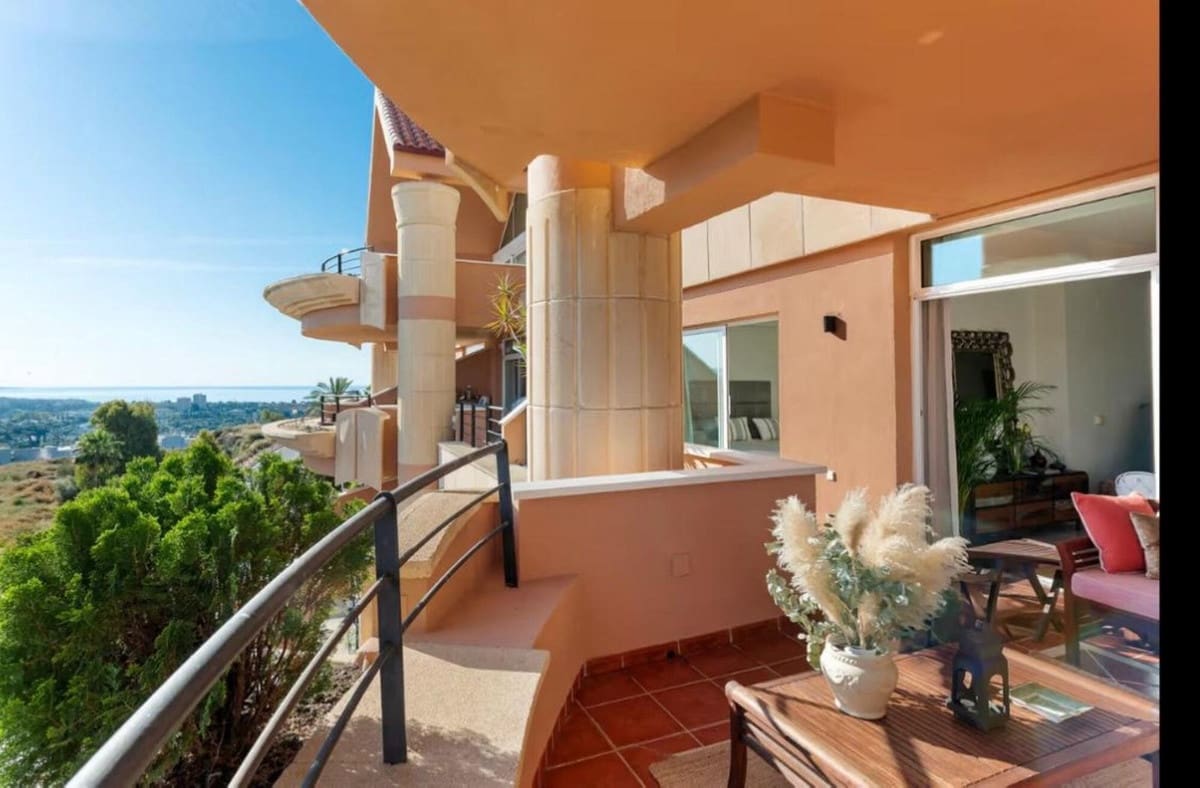 2 soverom Leilighet til salgs i Nueva Andalucia med svømmebasseng garasje - € 570 000 (Ref: 9974057)