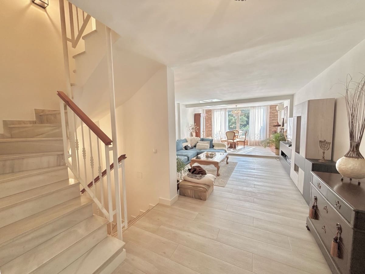 3 bedroom Townhouse for sale in Mijas Costa with pool garage - € 559,000 (Ref: 9974059)
