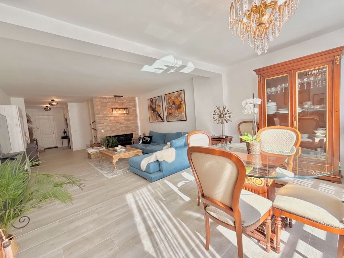 3 bedroom Townhouse for sale in Mijas Costa with pool garage - € 559,000 (Ref: 9974059)
