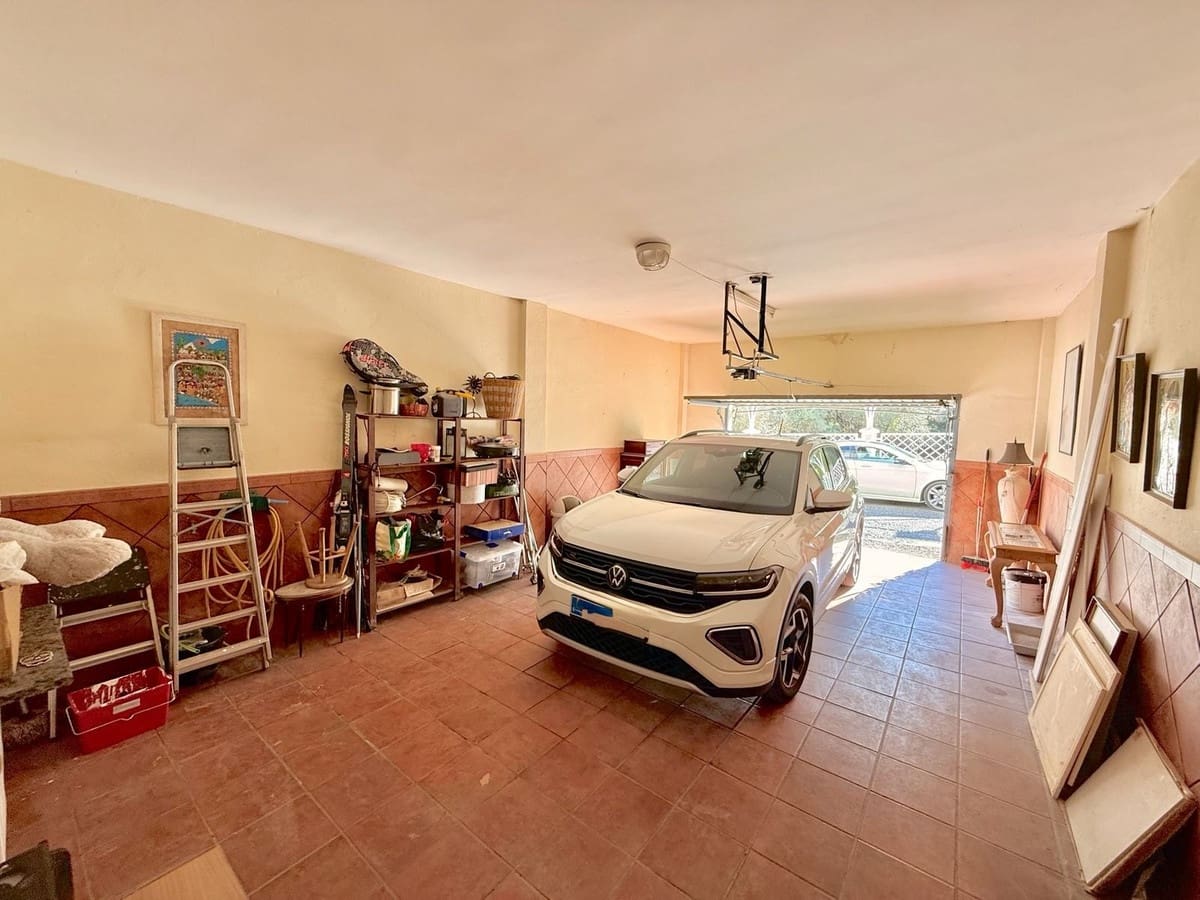 3 bedroom Townhouse for sale in Mijas Costa with pool garage - € 559,000 (Ref: 9974059)