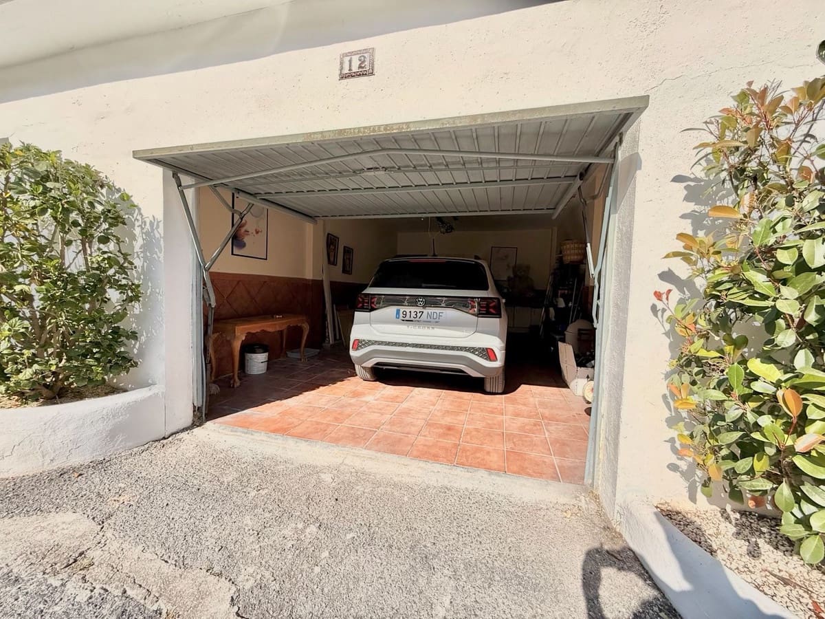 3 bedroom Townhouse for sale in Mijas Costa with pool garage - € 559,000 (Ref: 9974059)