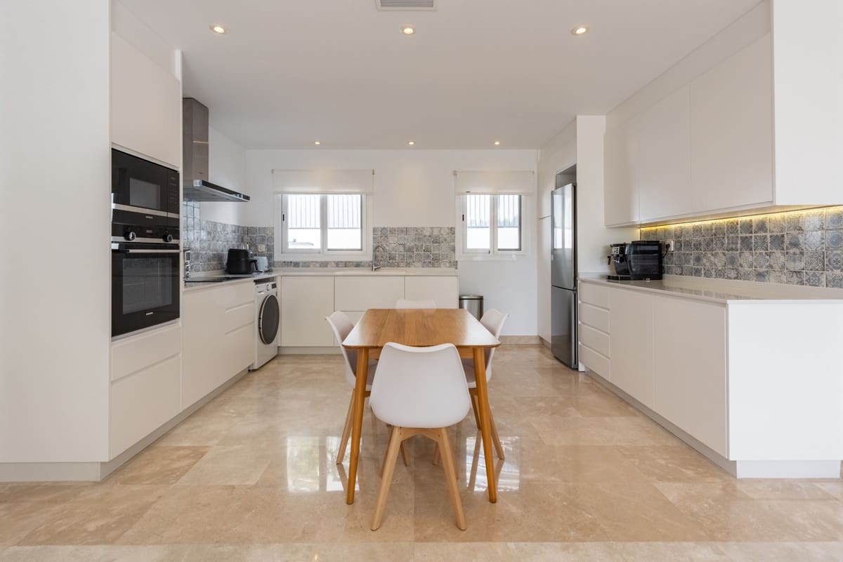 2 slaapkamer Appartement te koop in Benahavis met zwembad - € 549.000 (Ref: 9974061)