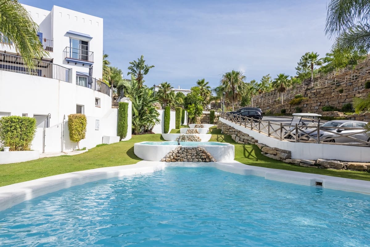 2 slaapkamer Appartement te koop in Benahavis met zwembad - € 549.000 (Ref: 9974061)