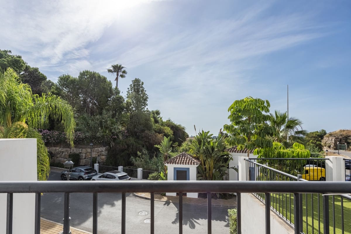 2 slaapkamer Appartement te koop in Benahavis met zwembad - € 549.000 (Ref: 9974061)