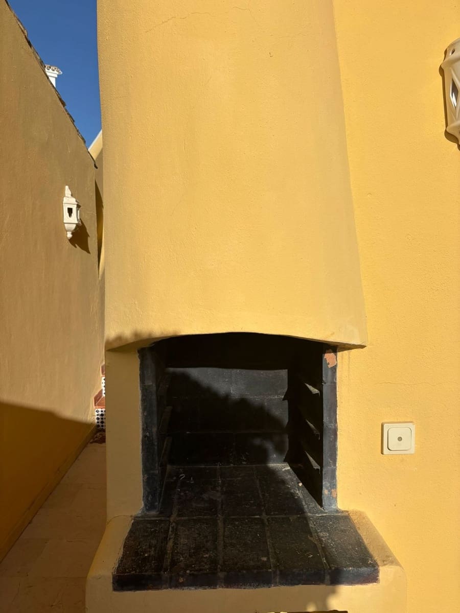 3 bedroom Townhouse for sale in Calahonda with pool - € 568,000 (Ref: 9974062)