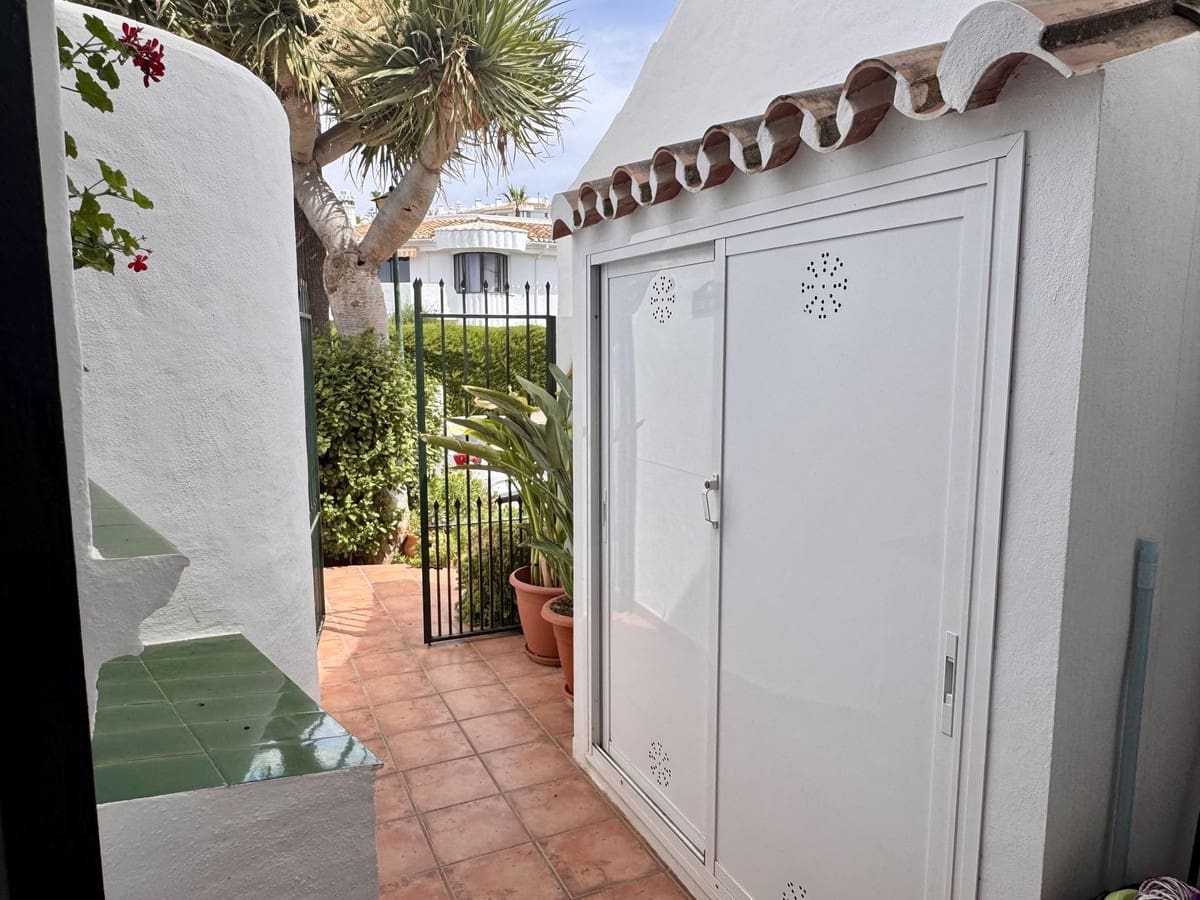2 soveværelse Lejlighed til salg i Calahonda med swimmingpool - € 379.000 (Ref: 9974067)
