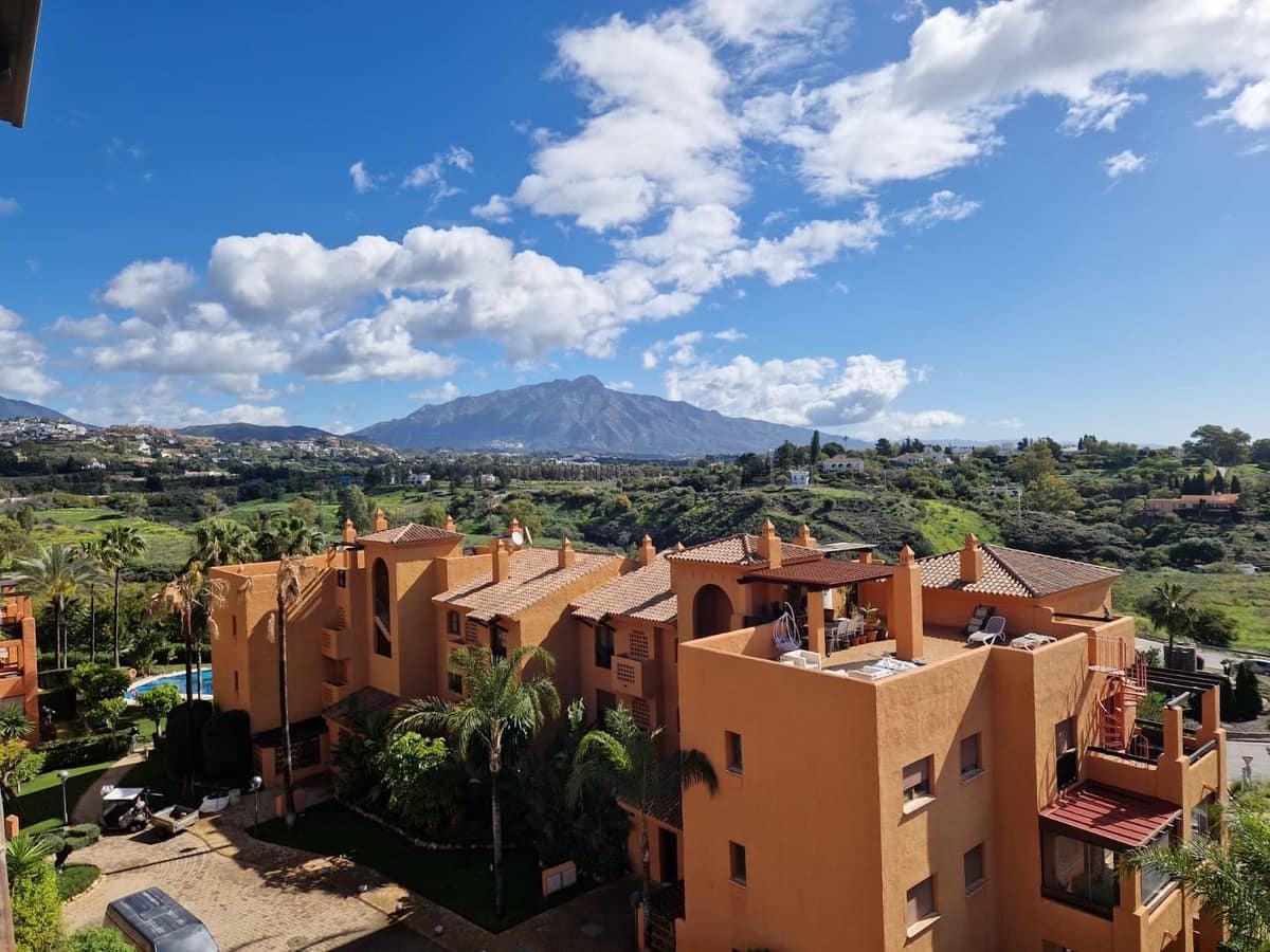 2 bedroom Apartment for sale in Benahavis with pool garage - € 549,500 (Ref: 9974076)