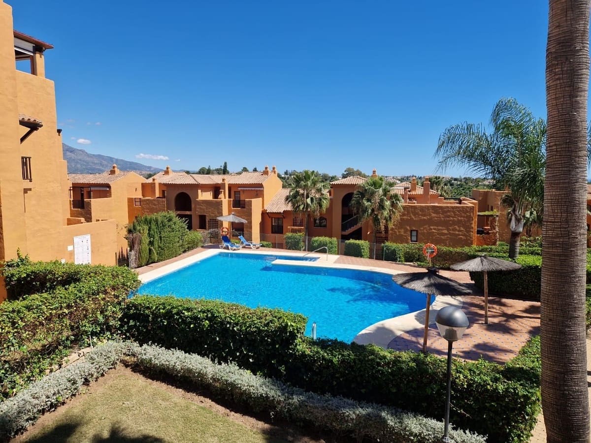 2 bedroom Apartment for sale in Benahavis with pool garage - € 549,500 (Ref: 9974076)