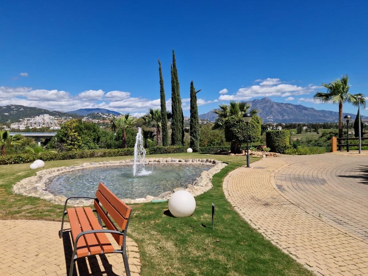2 bedroom Apartment for sale in Benahavis with pool garage - € 549,500 (Ref: 9974076)