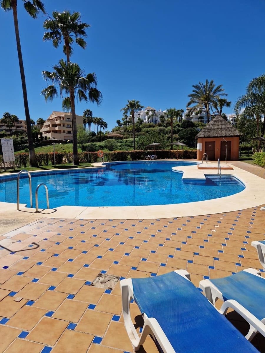 2 bedroom Apartment for sale in Benahavis with pool garage - € 549,500 (Ref: 9974076)