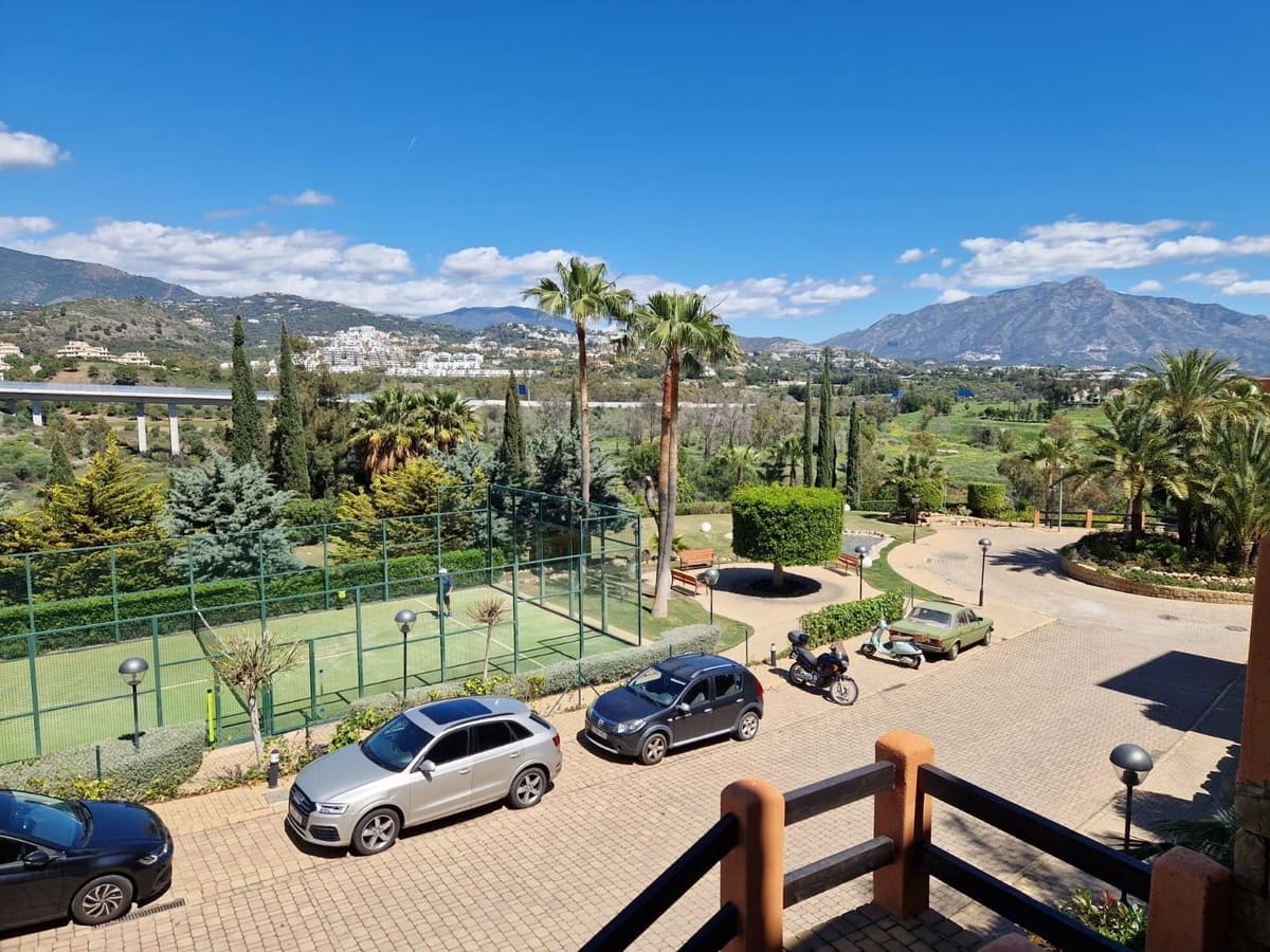 2 bedroom Apartment for sale in Benahavis with pool garage - € 549,500 (Ref: 9974076)
