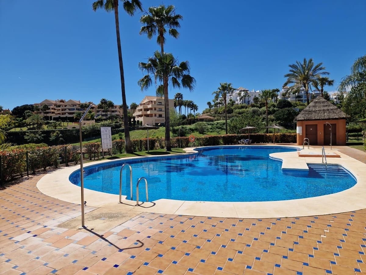 2 bedroom Apartment for sale in Benahavis with pool garage - € 549,500 (Ref: 9974076)