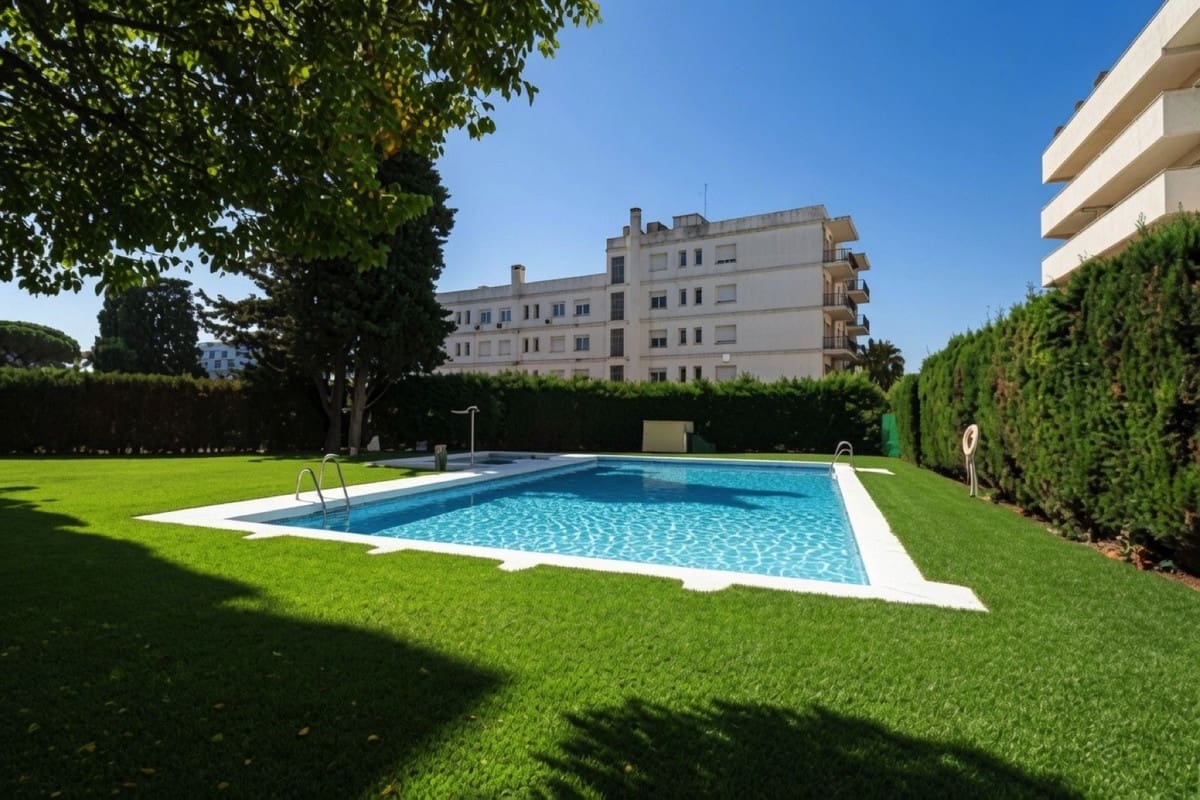 Apartamento de 4 habitaciones en Marbella en venta con piscina - 557.000 € (Ref: 9974077)