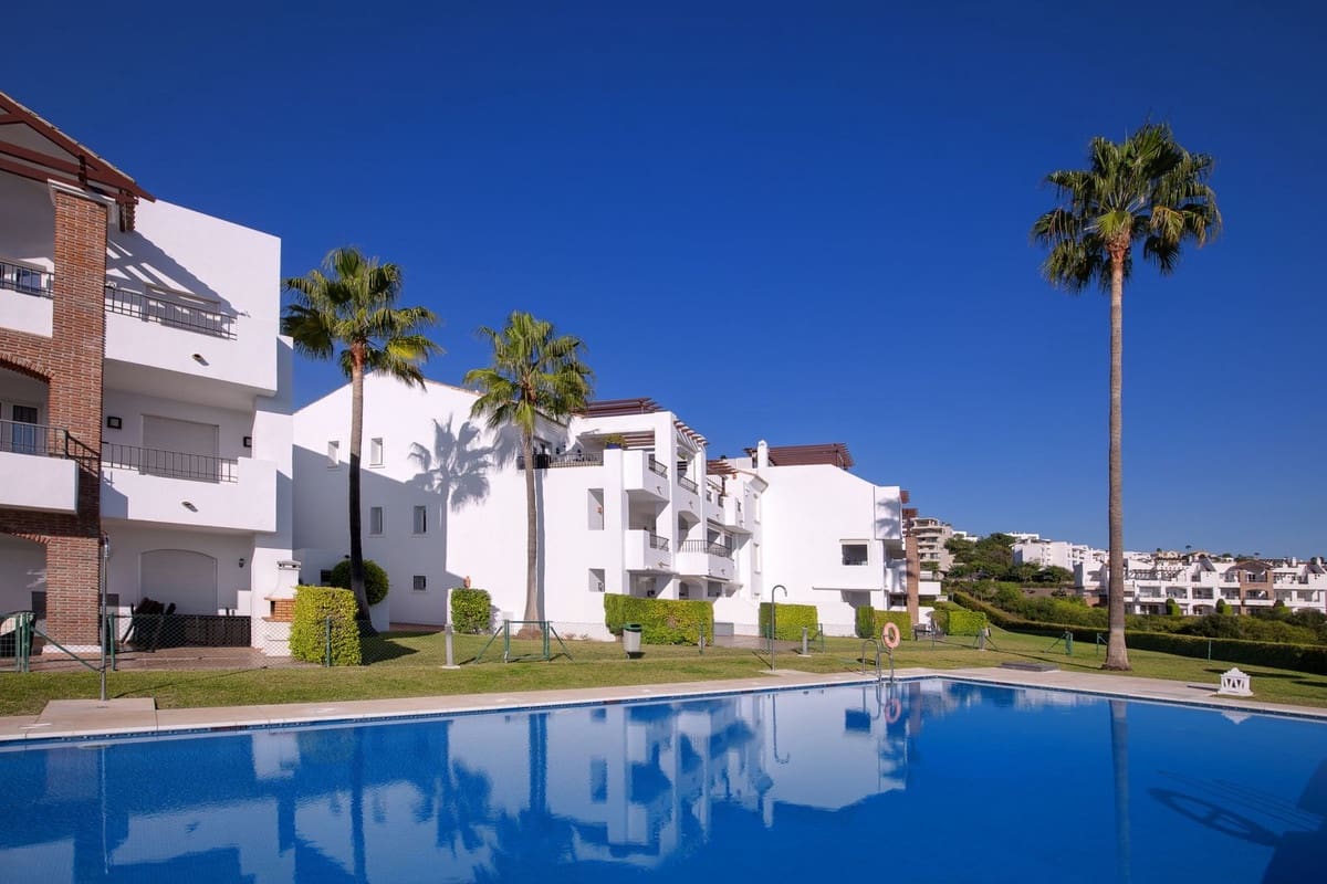 3 soveværelse Lejlighed til salg i Los Arqueros med swimmingpool - € 495.000 (Ref: 9974078)
