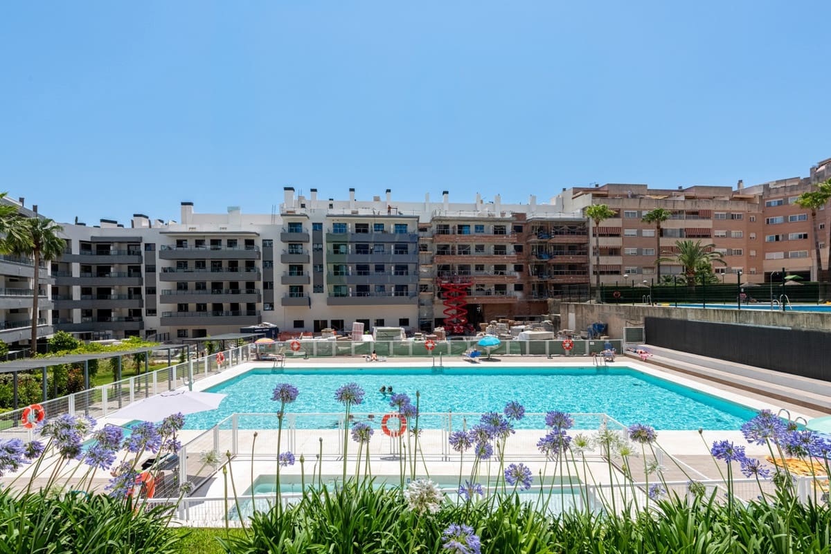 3 soveværelse Lejlighed til salg i Las Lagunas de Mijas med swimmingpool - € 569.000 (Ref: 9974079)