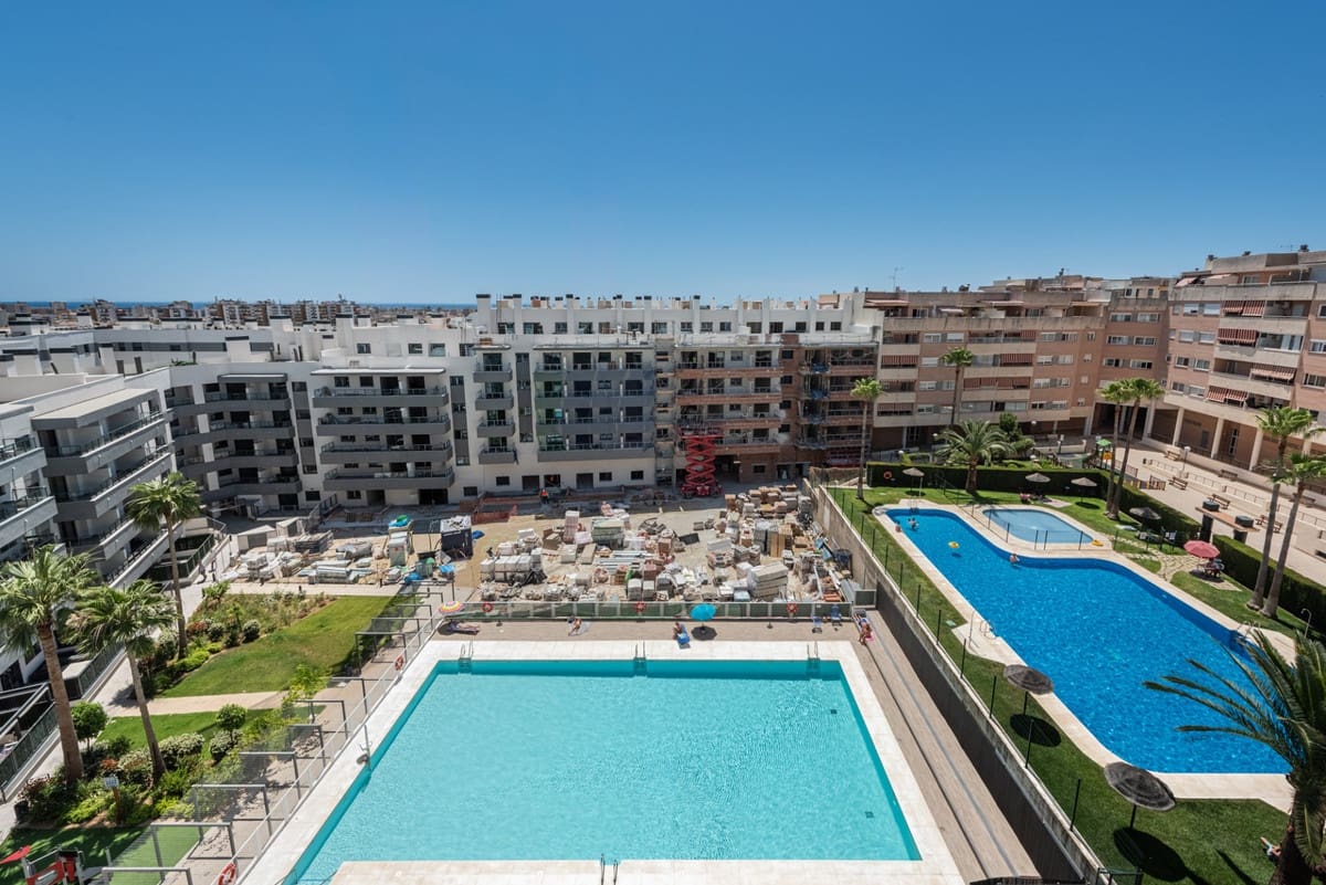 3 soveværelse Lejlighed til salg i Las Lagunas de Mijas med swimmingpool - € 569.000 (Ref: 9974079)