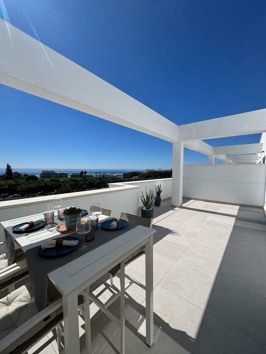Apartamento de 2 habitaciones en Estepona en venta con piscina - 525.000 € (Ref: 9974082)