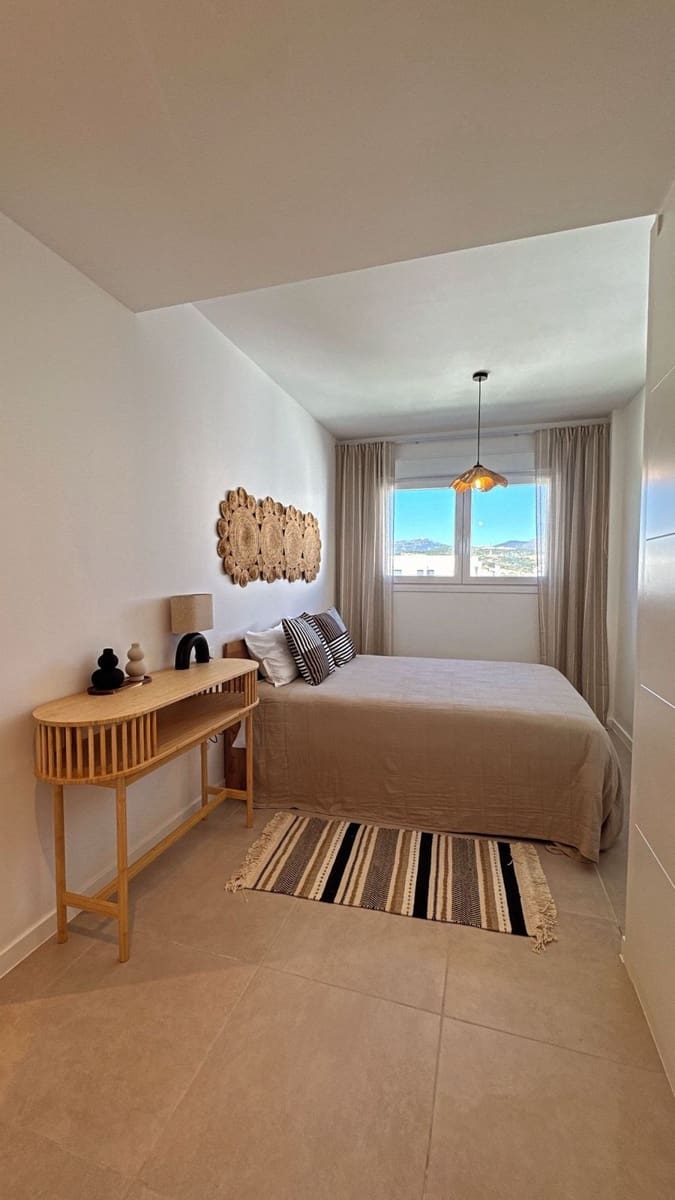 Apartamento de 2 habitaciones en Estepona en venta con piscina - 525.000 € (Ref: 9974082)