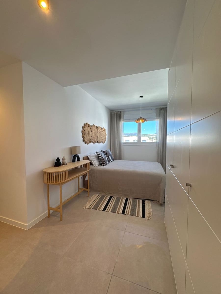 Apartamento de 2 habitaciones en Estepona en venta con piscina - 525.000 € (Ref: 9974082)