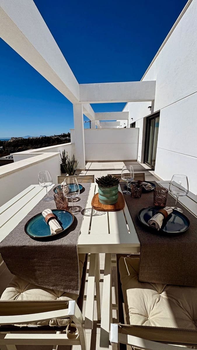 Apartamento de 2 habitaciones en Estepona en venta con piscina - 525.000 € (Ref: 9974082)