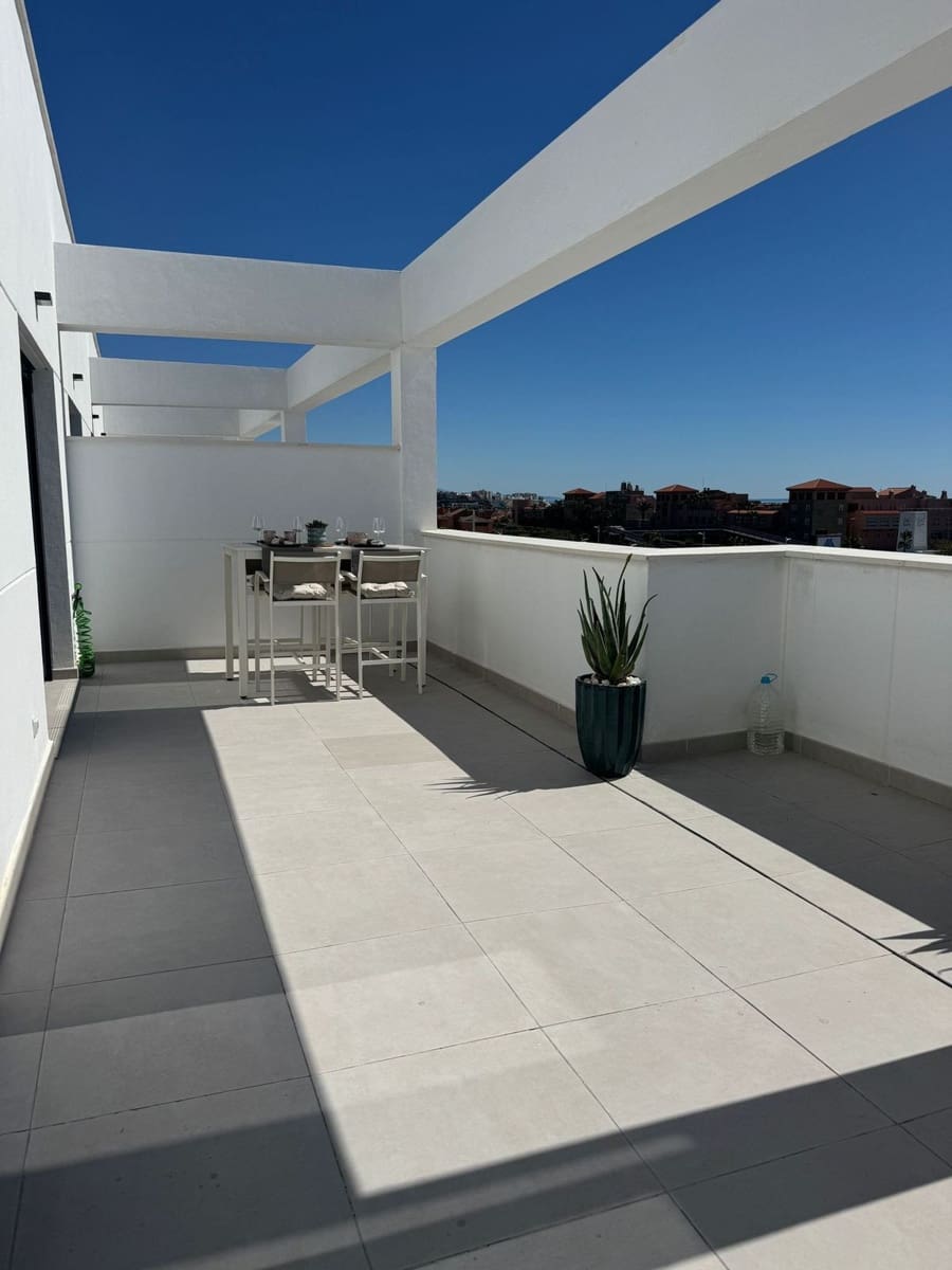 Apartamento de 2 habitaciones en Estepona en venta con piscina - 525.000 € (Ref: 9974082)