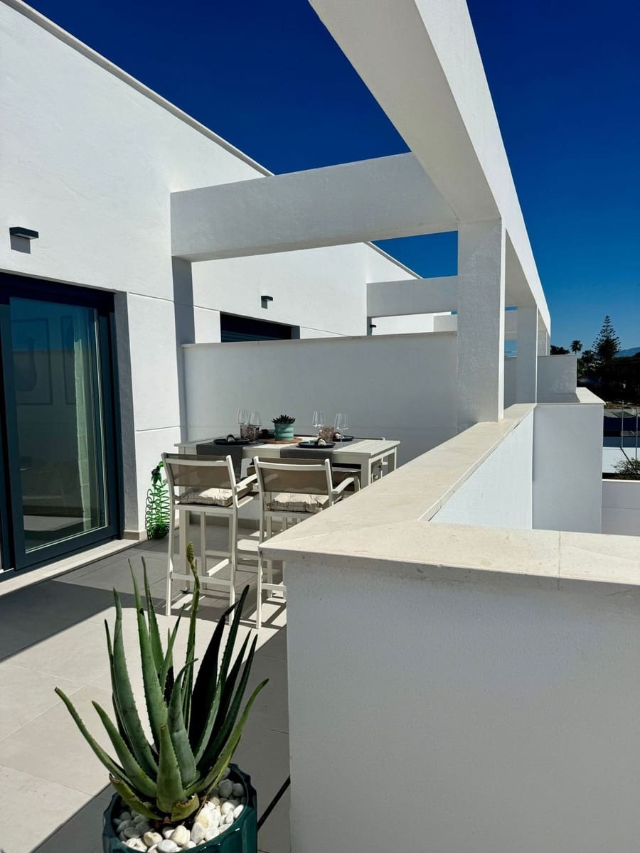 Apartamento de 2 habitaciones en Estepona en venta con piscina - 525.000 € (Ref: 9974082)