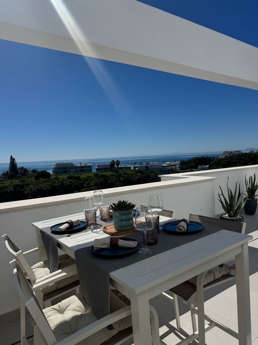 Apartamento de 2 habitaciones en Estepona en venta con piscina - 525.000 € (Ref: 9974082)