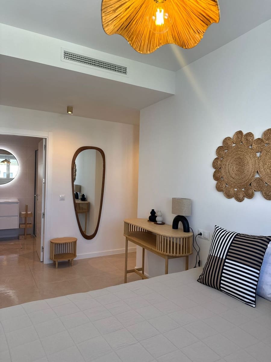 Apartamento de 2 habitaciones en Estepona en venta con piscina - 525.000 € (Ref: 9974082)