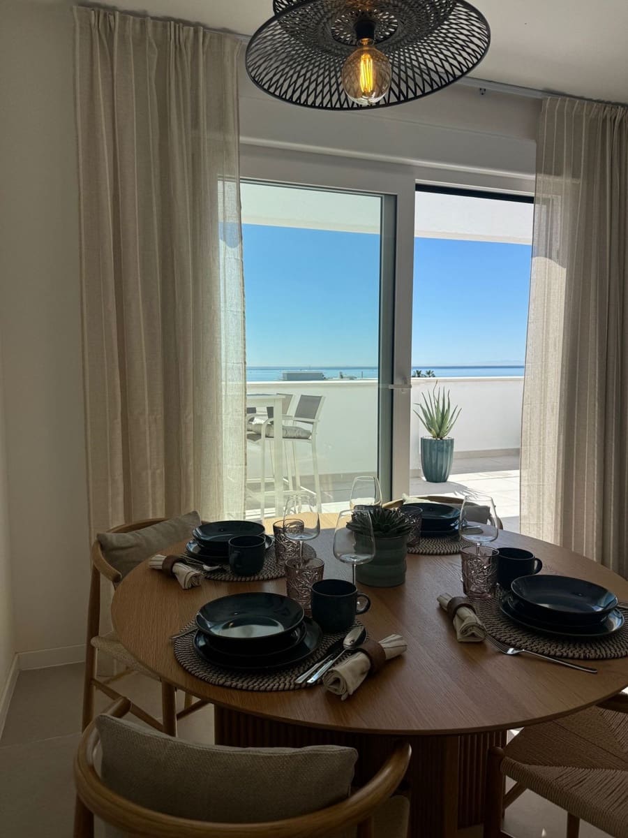 Apartamento de 2 habitaciones en Estepona en venta con piscina - 525.000 € (Ref: 9974082)