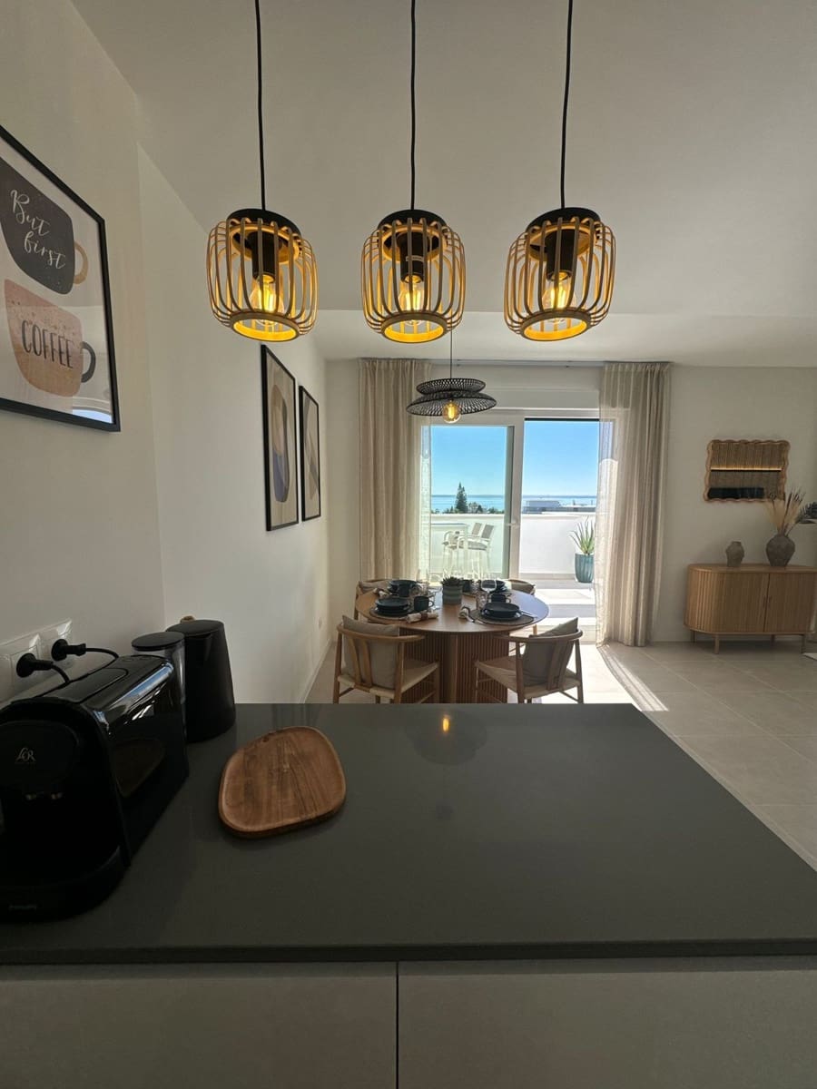 Apartamento de 2 habitaciones en Estepona en venta con piscina - 525.000 € (Ref: 9974082)