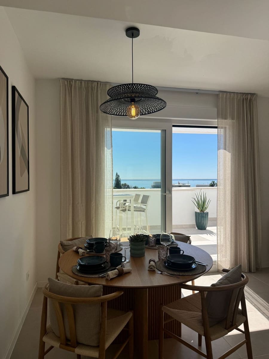 Apartamento de 2 habitaciones en Estepona en venta con piscina - 525.000 € (Ref: 9974082)