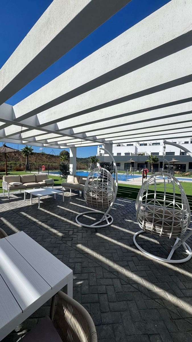Apartamento de 2 habitaciones en Estepona en venta con piscina - 525.000 € (Ref: 9974082)