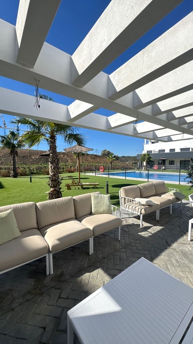 Apartamento de 2 habitaciones en Estepona en venta con piscina - 525.000 € (Ref: 9974082)